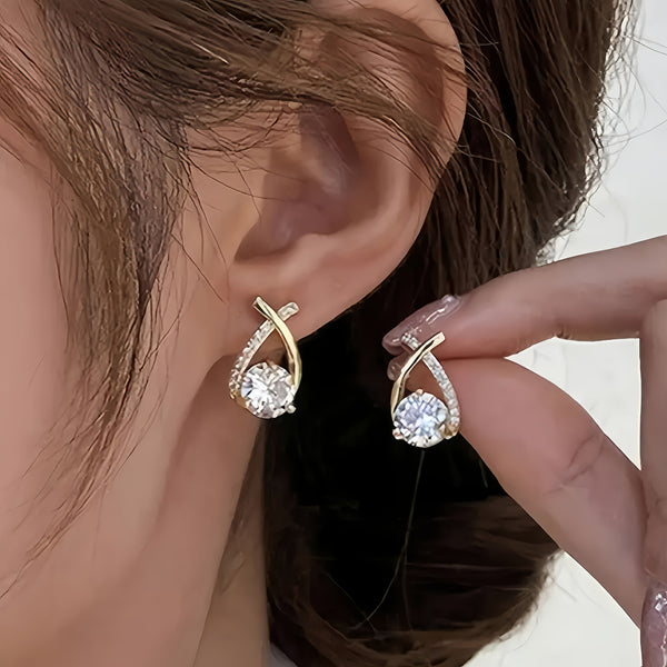 O&O - Golden Cross Zirconia Stud Earrings" can be rewritten as "O&O - Zirconia Stud Earrings with Golden Cross Design.