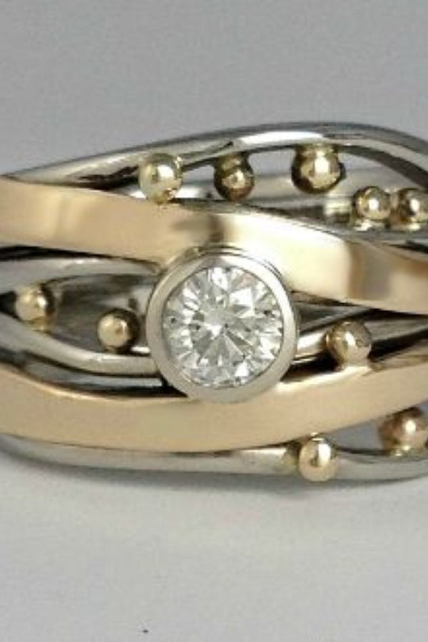 Royal Vintage Gold Zirconia Inlaid Ring
