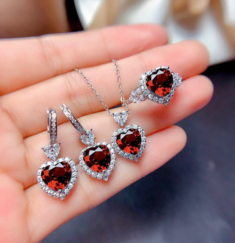 Liora Amorique - Red Jewelry Set in White Gold
