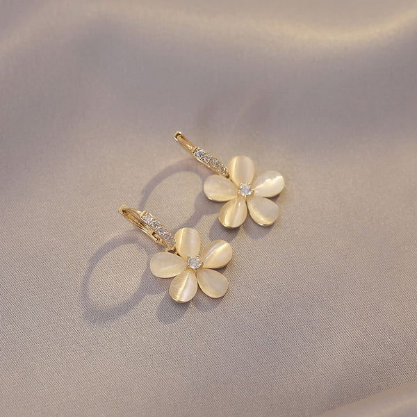 Ignatia Bellastra Gold Earrings