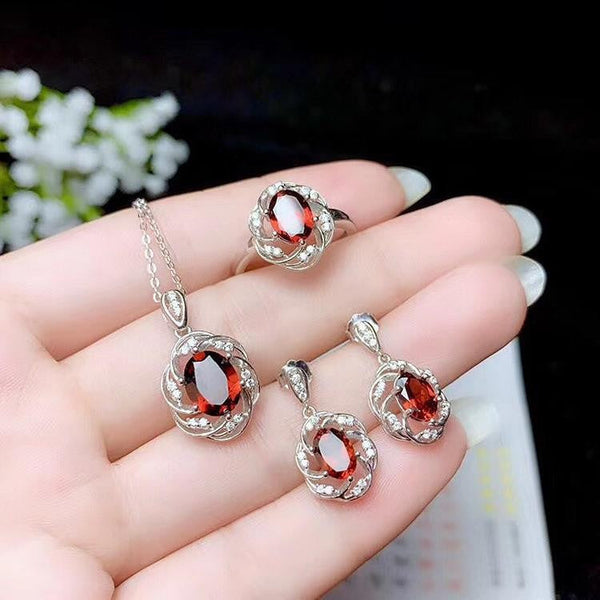Elara Cirquelin - White Gold Collection