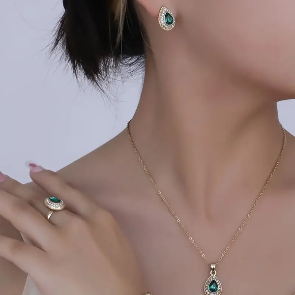 Noémie Glastra - Gold Jewelry Set