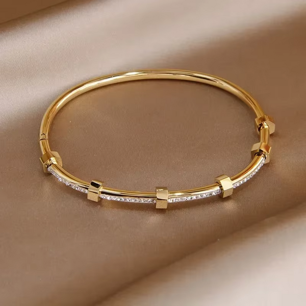 Madison - Radiant Gold-Plated Bracelet Adorned with Moissanite