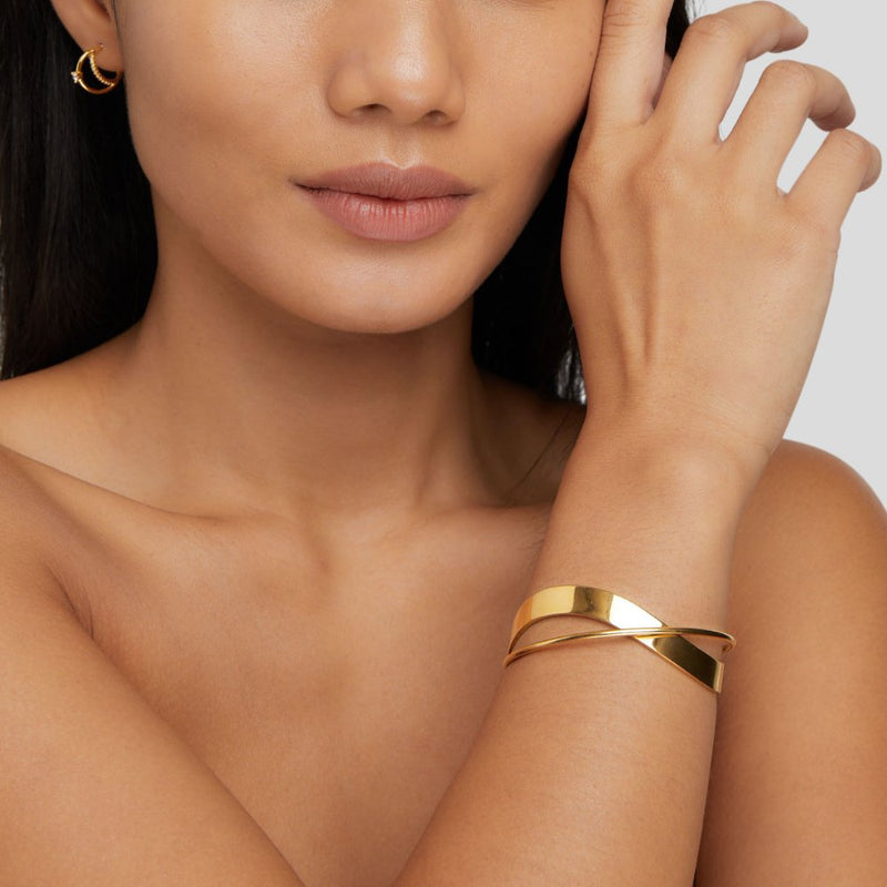 Clara - Distinctive Gold Bangle by Eve