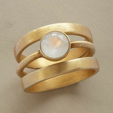 Caitlin - Retro Gold Ring with Inlaid Moonstone